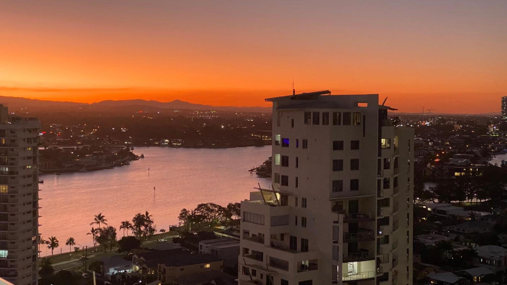 غولد كوست Solaire Apartments المظهر الخارجي الصورة